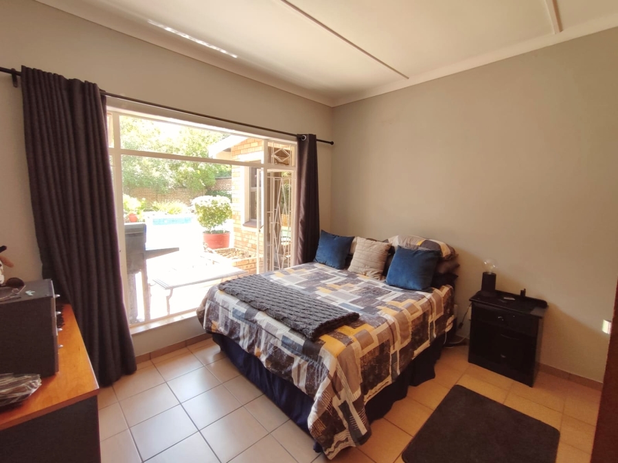 5 Bedroom Property for Sale in Stilfontein Ext 4 North West